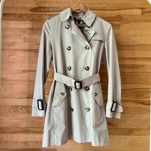 🧥 Burberry –  Trench Coat (Size 4/36/S)